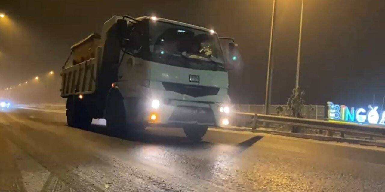 Bingöl Belediyesi tuzlama çalışması yaptı