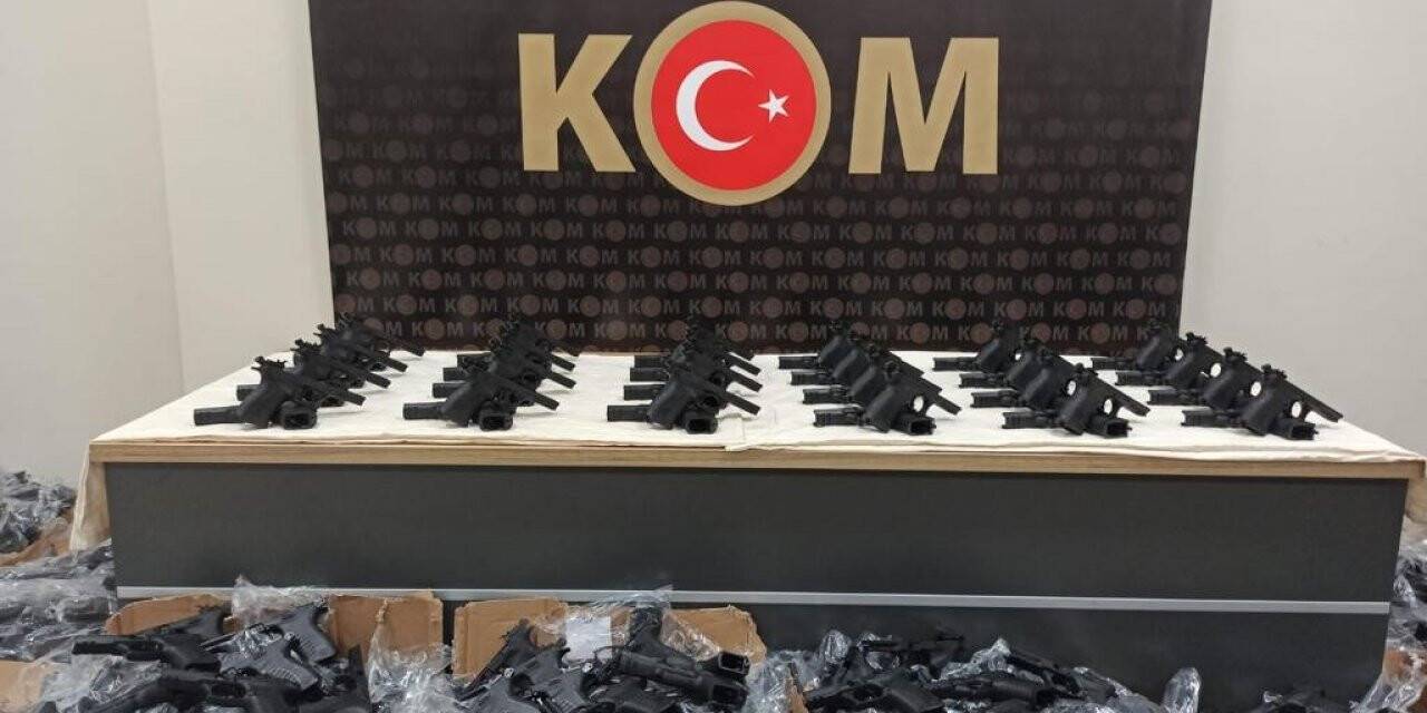 Van’da tabanca kabzası ve sahte içki ele geçirildi