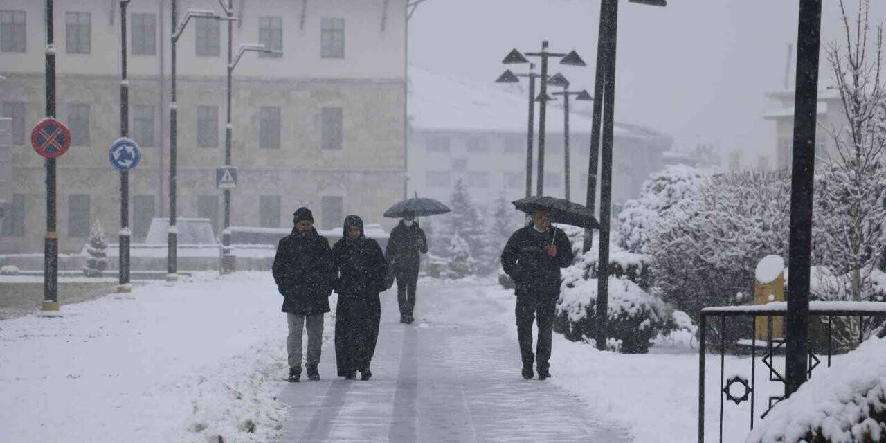 Sivas’ta 267 köy yolu kapandı, çalışmalar sürüyor