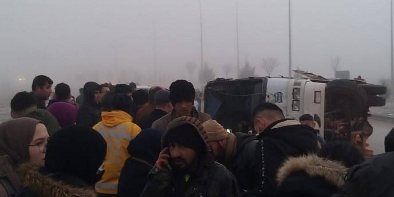Afyonkarahisar’da midibüs devrildi: 9 yaralı