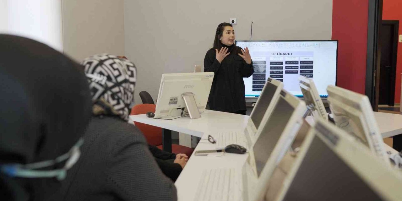 Sincan Belediyesi “dijital dönüşüm akademisi” ile kadınların yanında