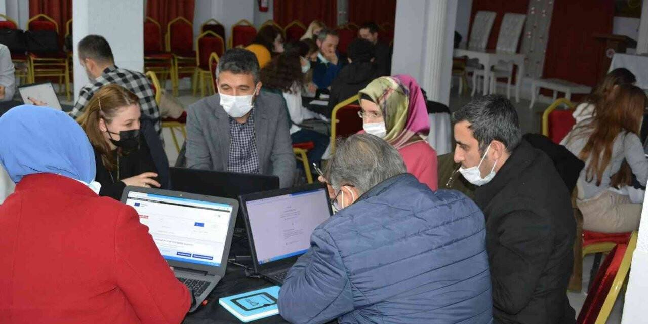 Gediz’de  Erasmus ve e-twinning proje yazma ve başvuru atölye çalışması