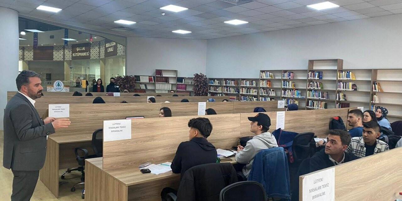 Başkan Çetin, millet kıraathanesinde gençlerle buluştu