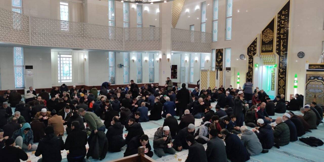 Başkan Aygün, vatandaşlarla sabah namazında bir araya geldi