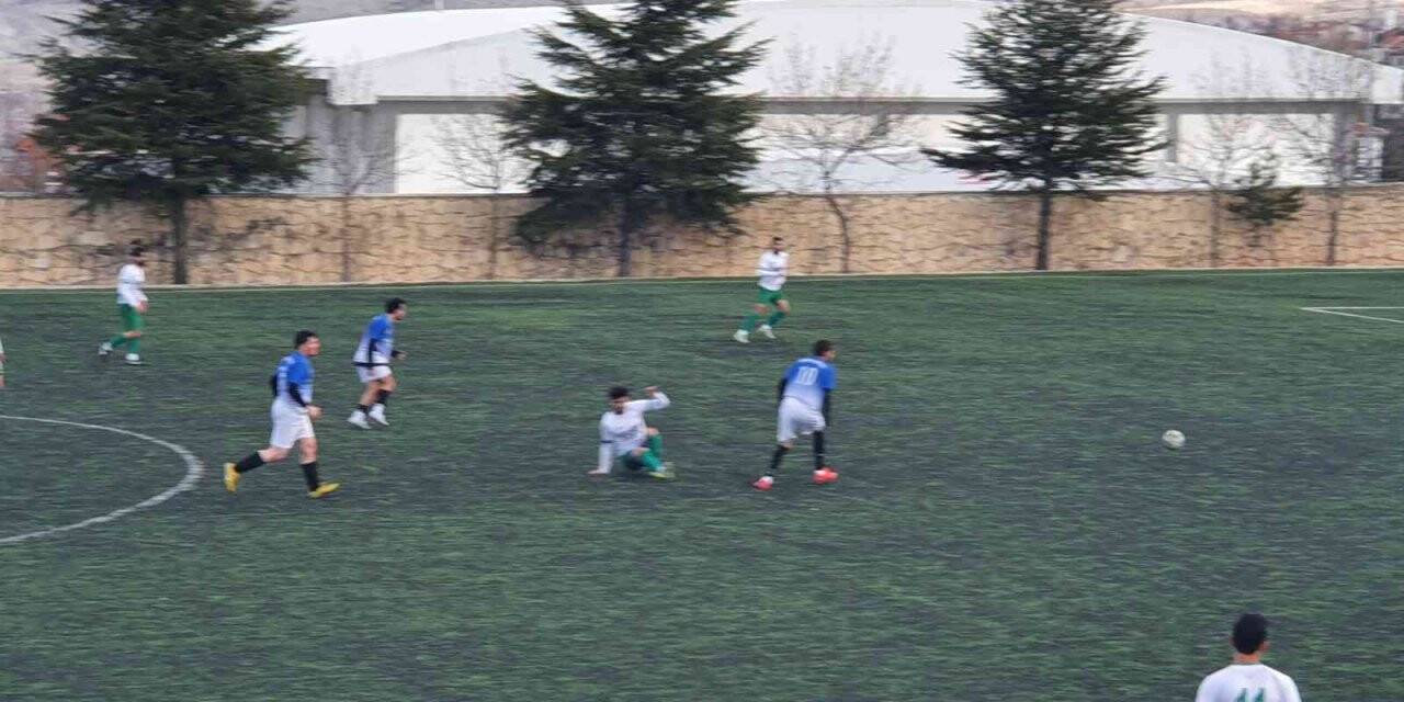 Şuhut Hisarspor, Bayatspor’a gol olup yağdı