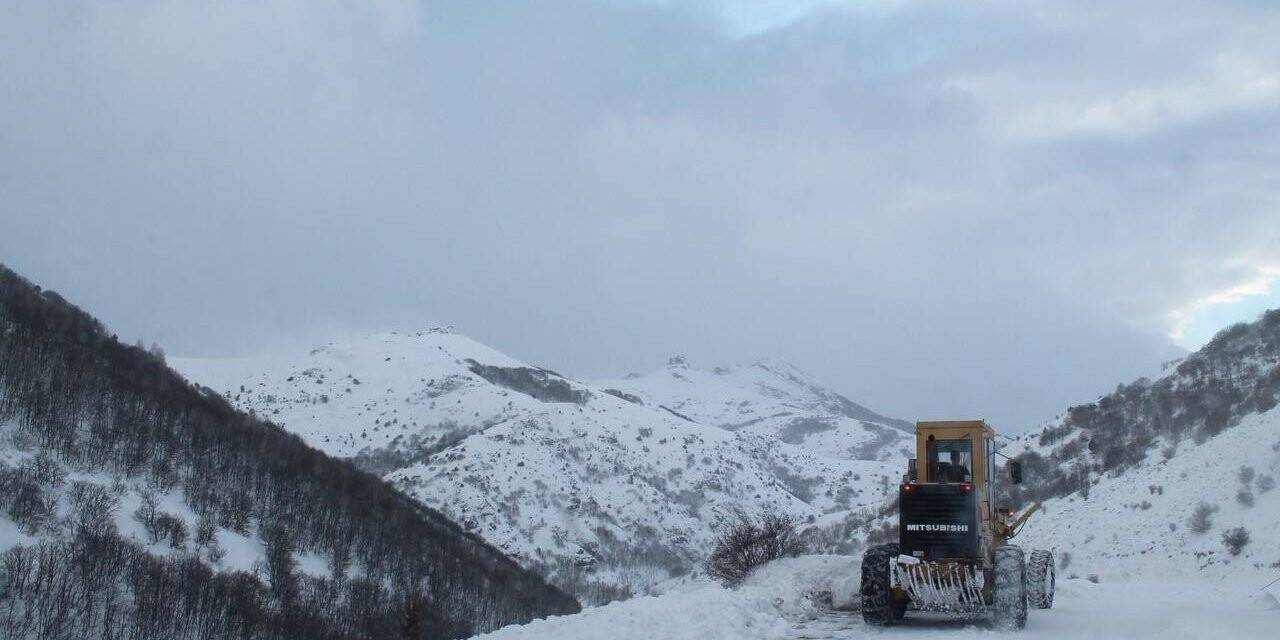 Kardan kapanan köy yolları tek tek açıldı