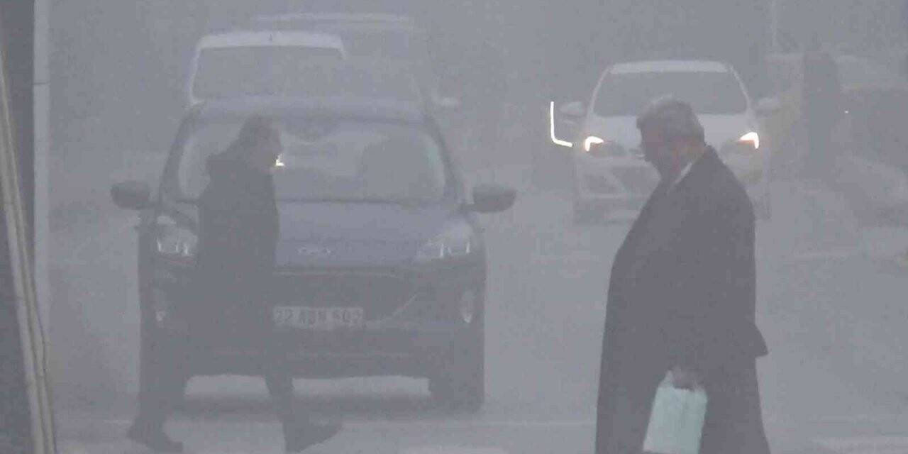 Edirne’de sis sebebiyle göz gözü görmüyor