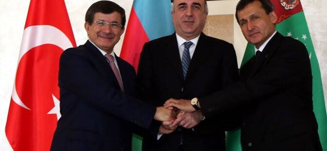 DAVUTOĞLU 3'LÜ ZİRVEYE KATILDI