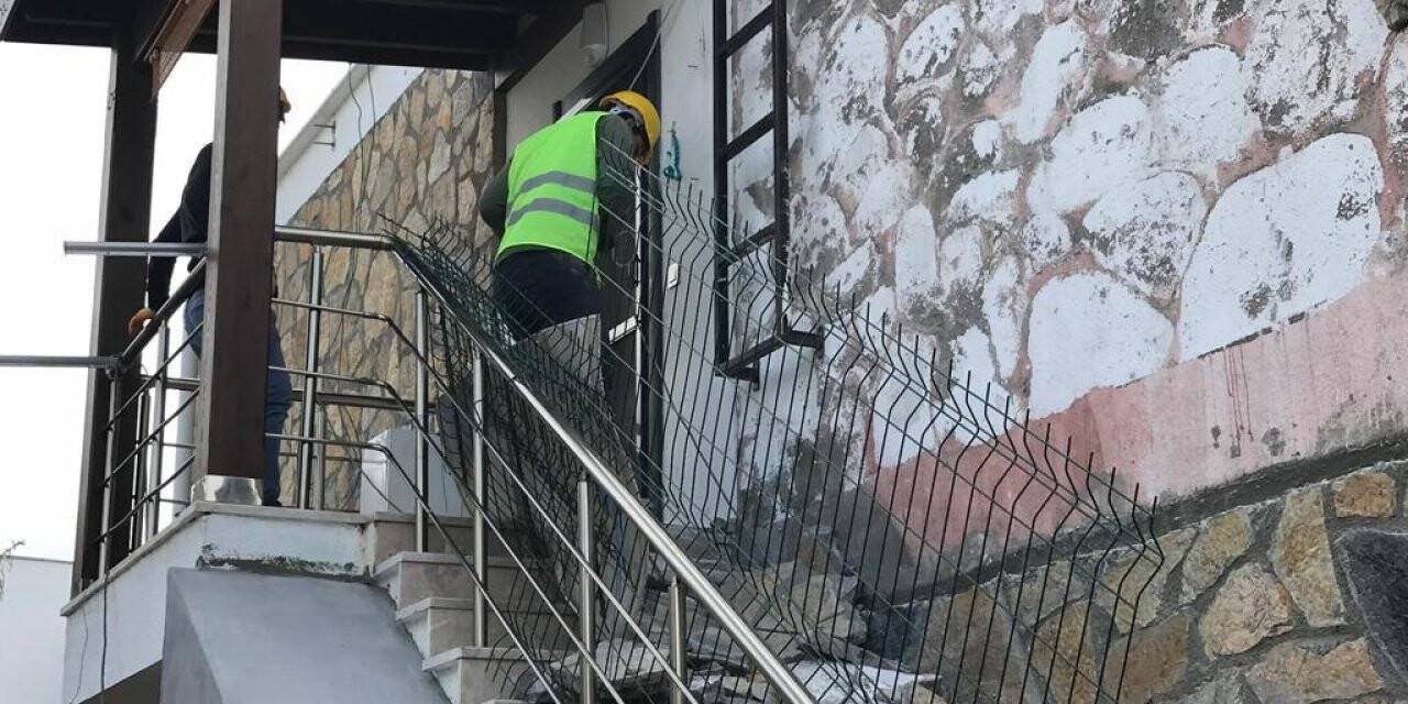 Furkan’ın ölümüne sebep olan cephe kaplamaları kaldırılıyor