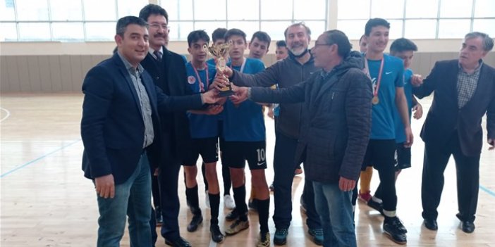 Futsalda şampiyonlar İsmail Kaya AİHL ve KSL