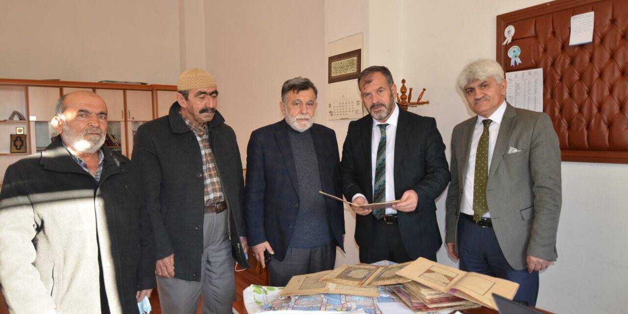 El yazması cüzler Müftülüğe teslim edildi