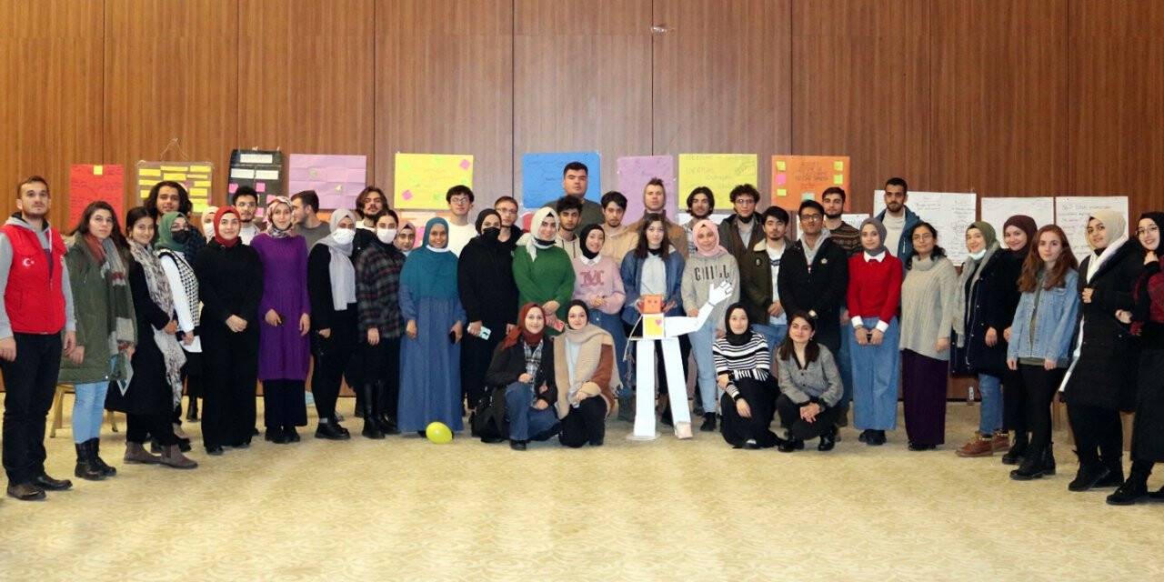 NEÜ öğrencilerine kulüp yönetimi eğitimi