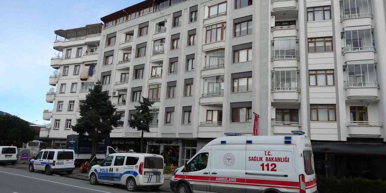 Yakınlarının haber alamadığı yaşlı kadın evinde ölü bulundu