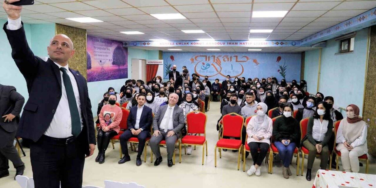 Başkan Söğüt, gençlerle bir araya geldi