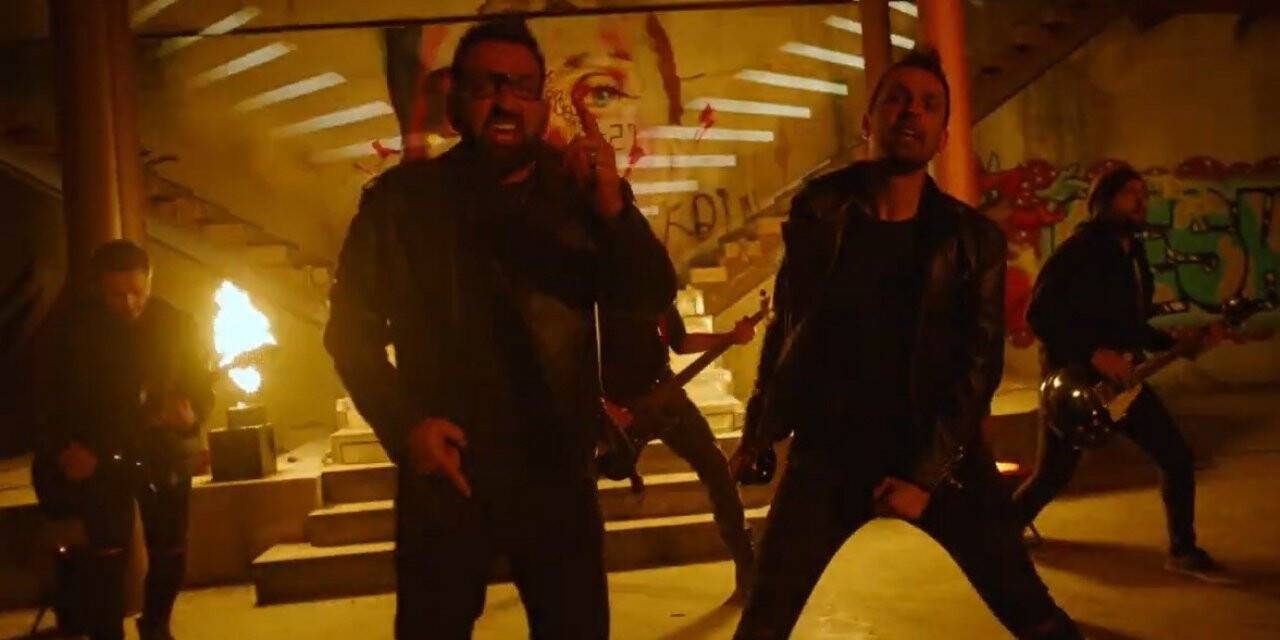 Rockçı gençler, sanayinin ön yargısını değiştirmek için klip çekti