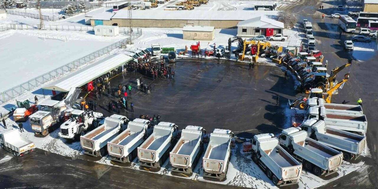 Van Büyükşehir Belediyesi araç filosona 57 yeni araç ekledi