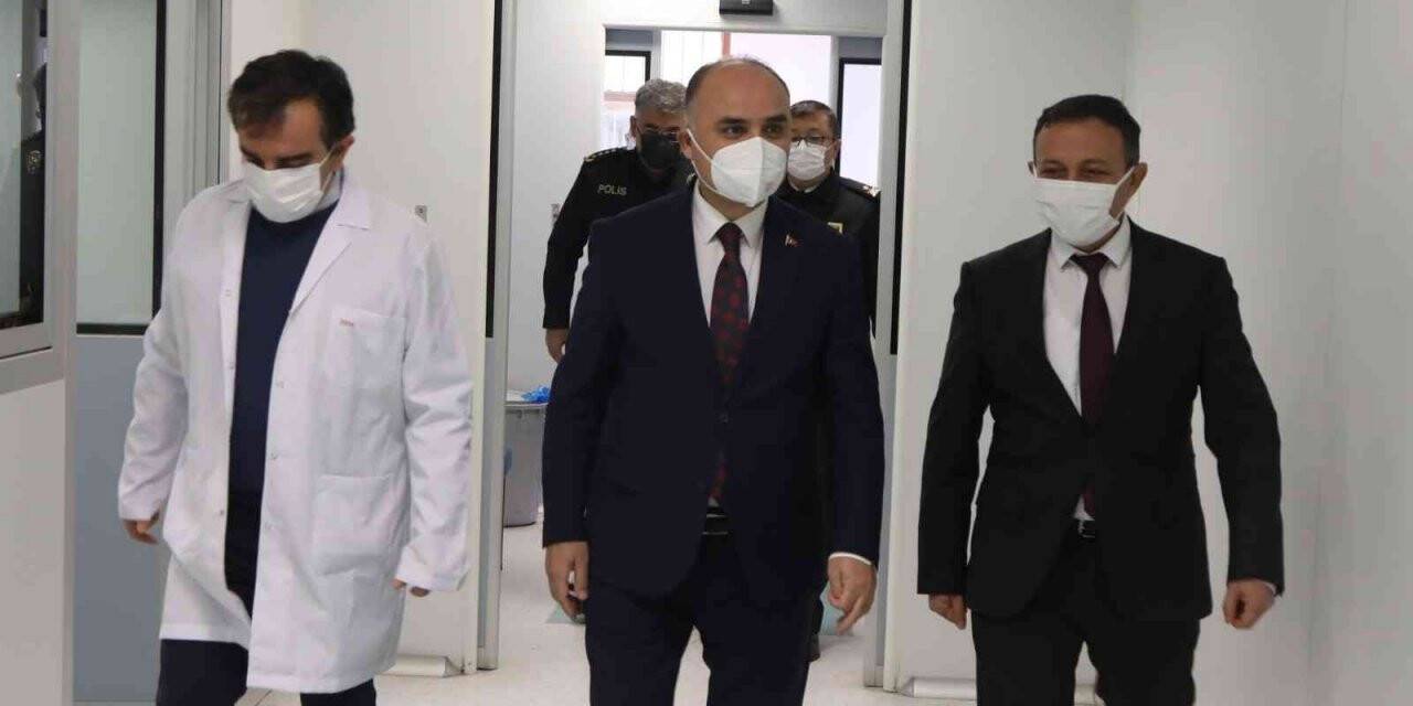 Vali Günaydın’dan ERÜ Aşı Araştırma ve Geliştirme Uygulama Merkezi’ne ziyaret