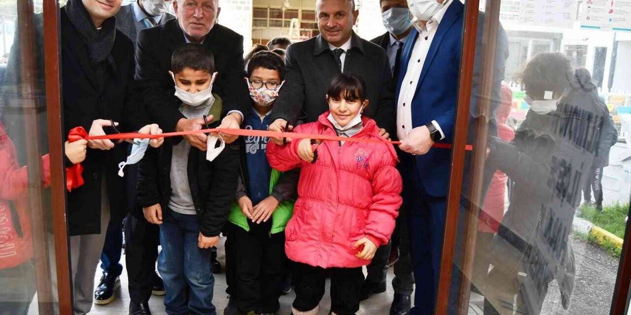 Altınova 1. Kitap Fuarı kapılarını açtı