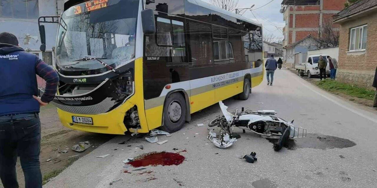 Otobüsle çarpışan motosiklet sürücüsü kurtarılamadı