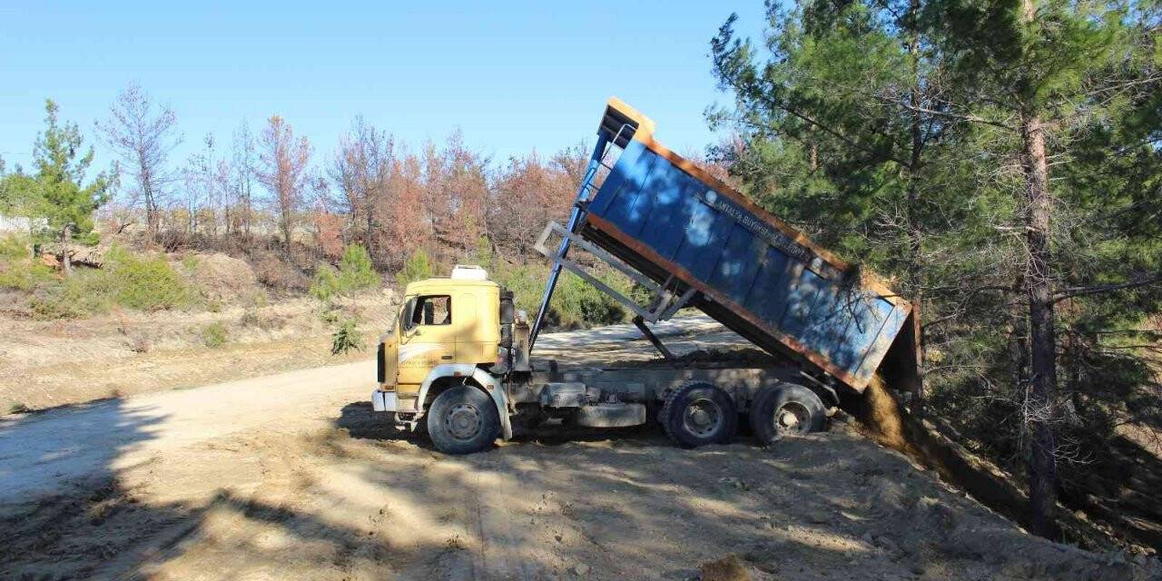 Manavgat Aksaz’da yol genişletme çalışması