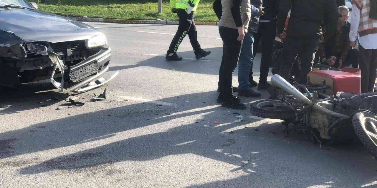 Otomobil motosiklete çarptı: 2 yaralı