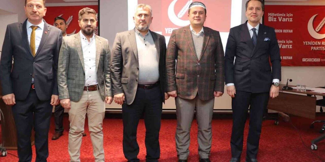 Rozetlerini genel başkan taktı