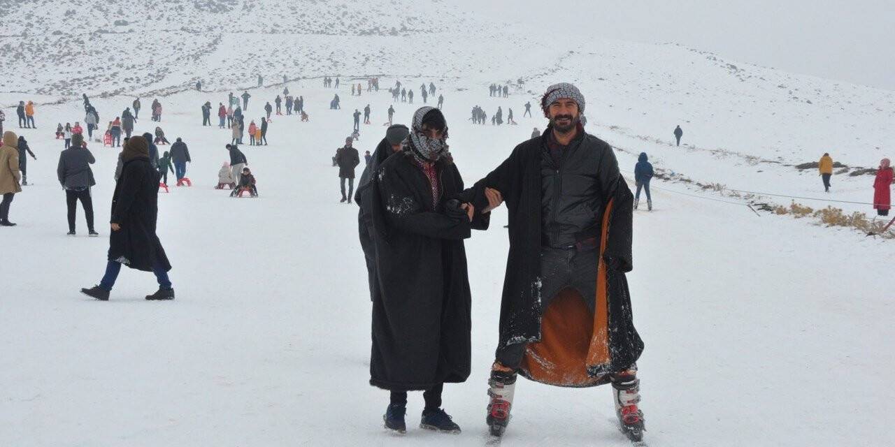 Önce kayak keyfi sonra halay