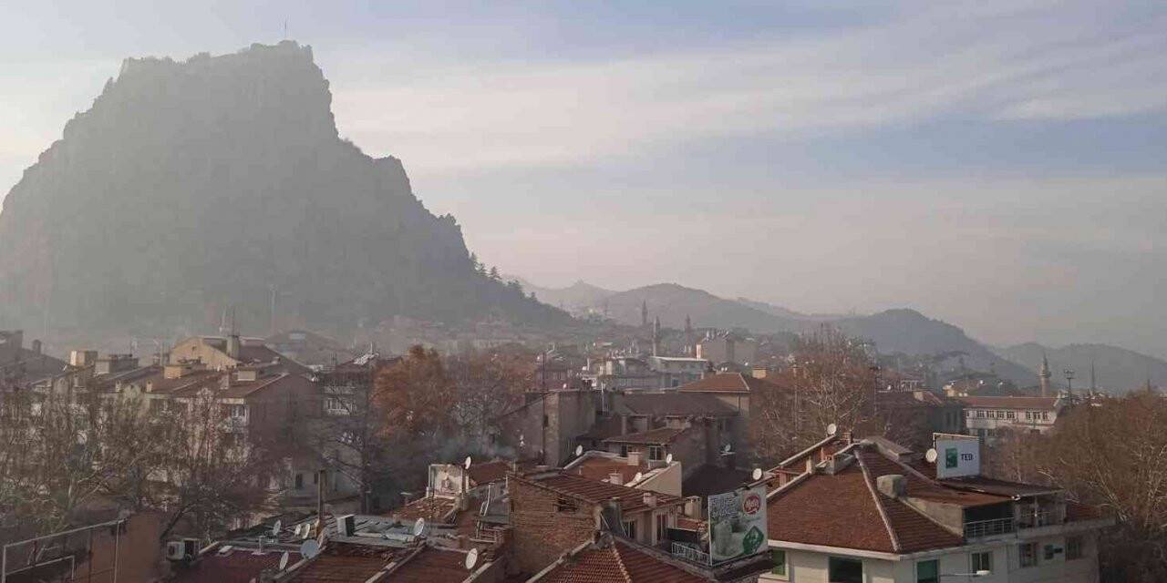 Afyonkarahisar yeni haftaya sıcak havayla başladı