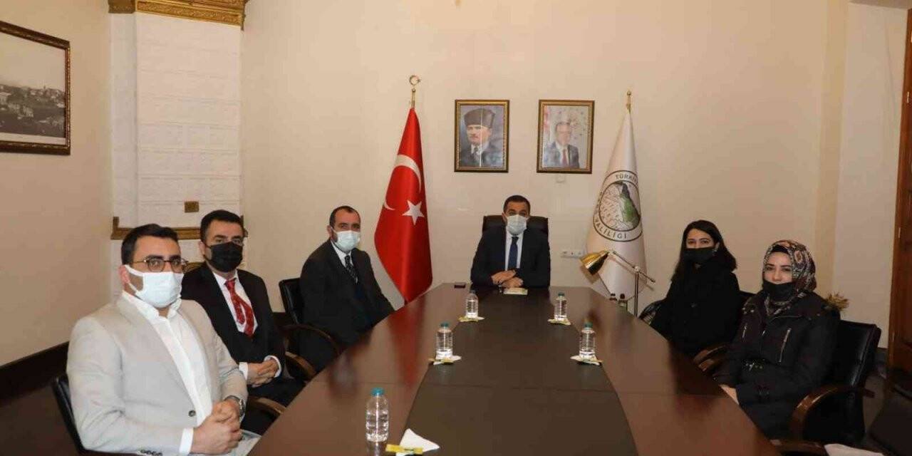 Vali Öksüz, Kazı Başkanı Arslan ile bir araya geldi