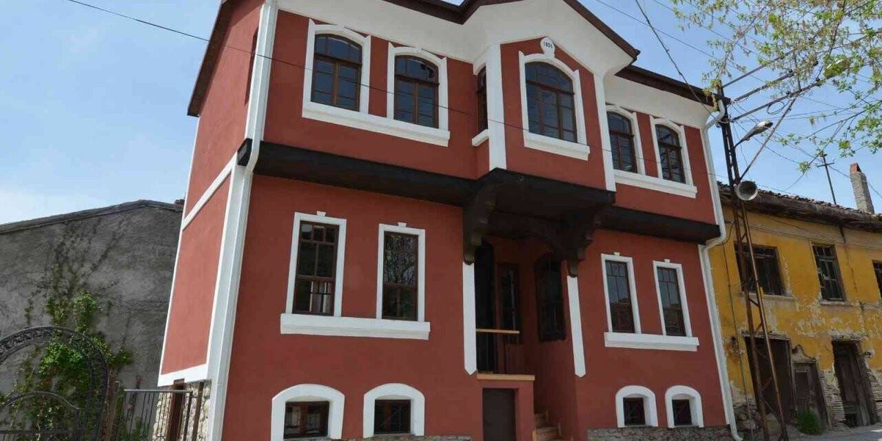 Bozüyük Belediye Tiyatro Ekibi Sanatevi’nde ilk misafirleriyle buluşuyor