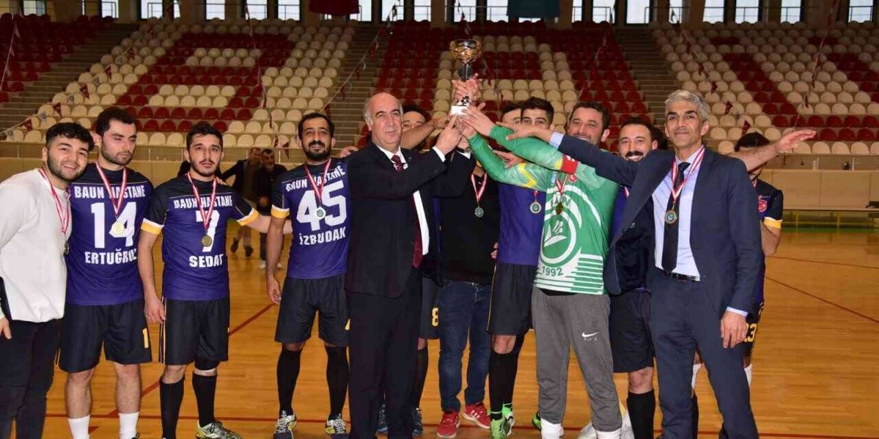 BAÜN Rektörlük kupasını; Hastane futbol takımı kazandı
