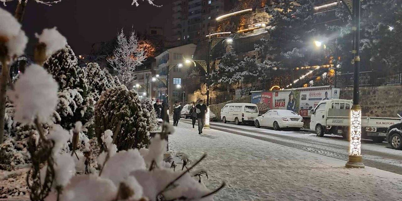 Gümüşhane kar yağışının ardından panayır alanına döndü