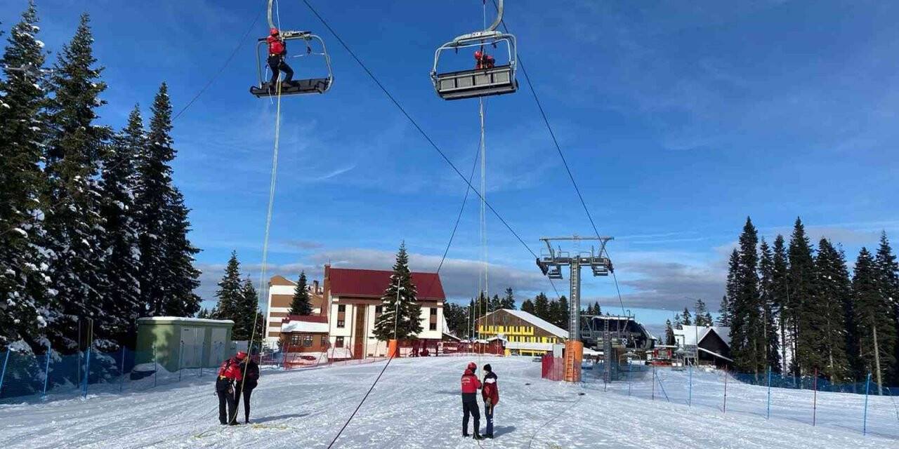 JAK timinden kayak merkezinde nefes kesen kurtarma tatbikatı