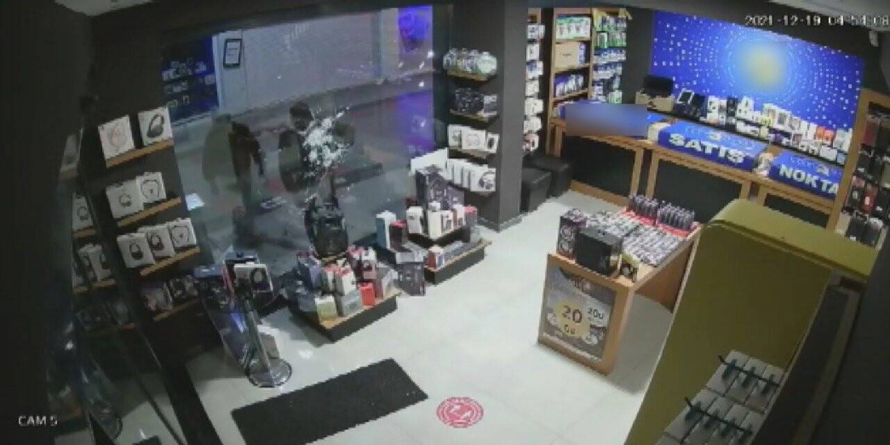 250 bin liralık cep telefonu çalan hırsız tutuklandı