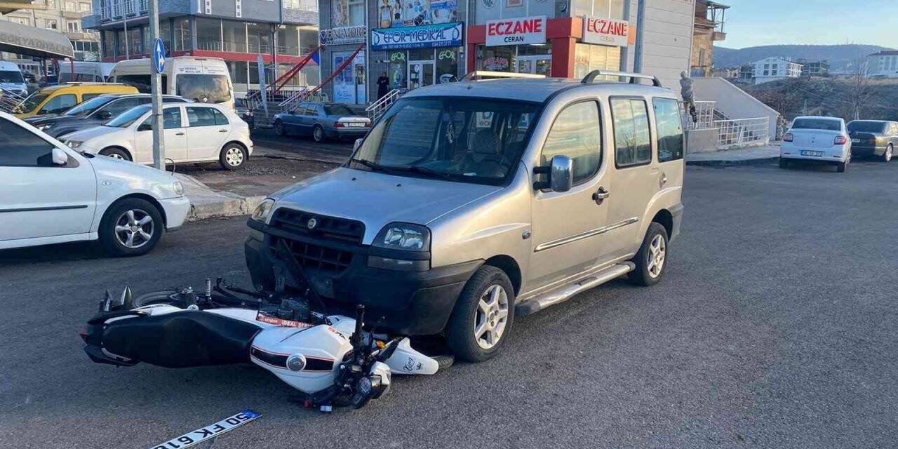 Otomobil ile motosiklet çarpıştı: 1 yaralı