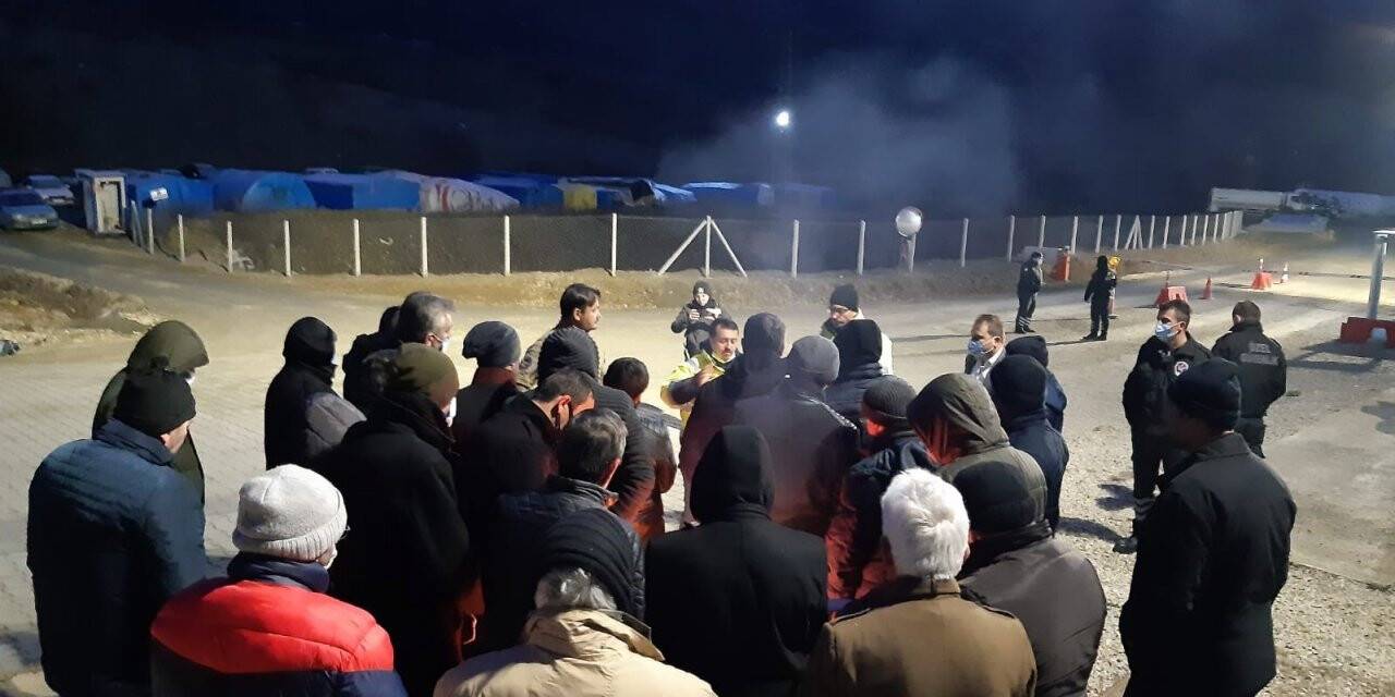 İşten çıkartılan maden işçileri greve başladı