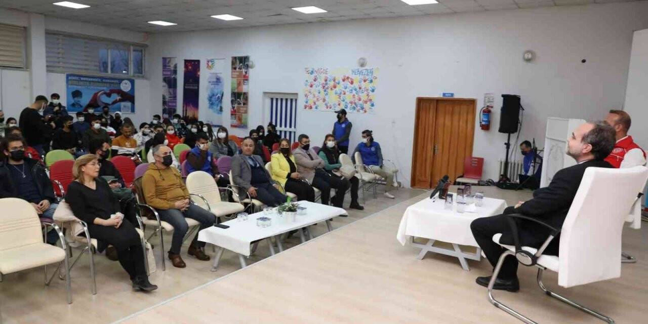Rektör,  Uslu öğrencilerle buluştu