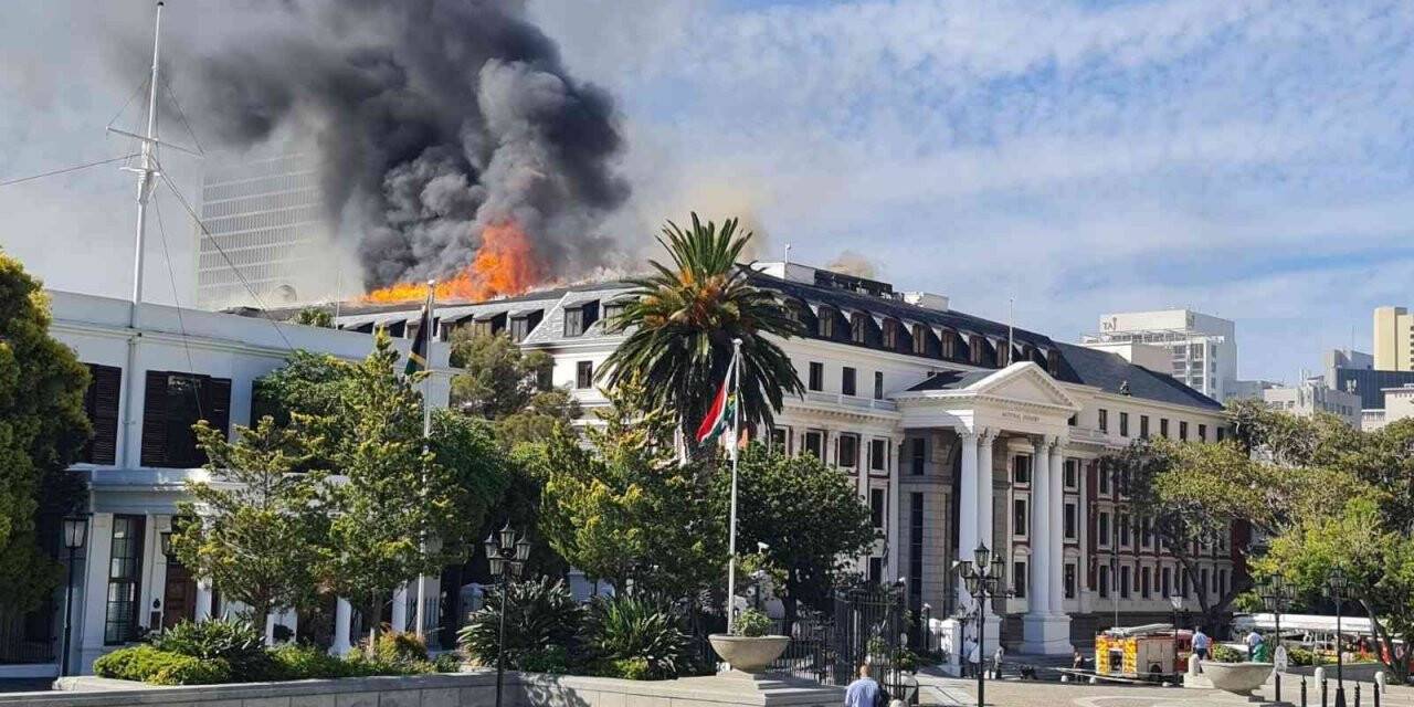 Güney Afrika’da parlamento binasında yeniden yangın çıktı