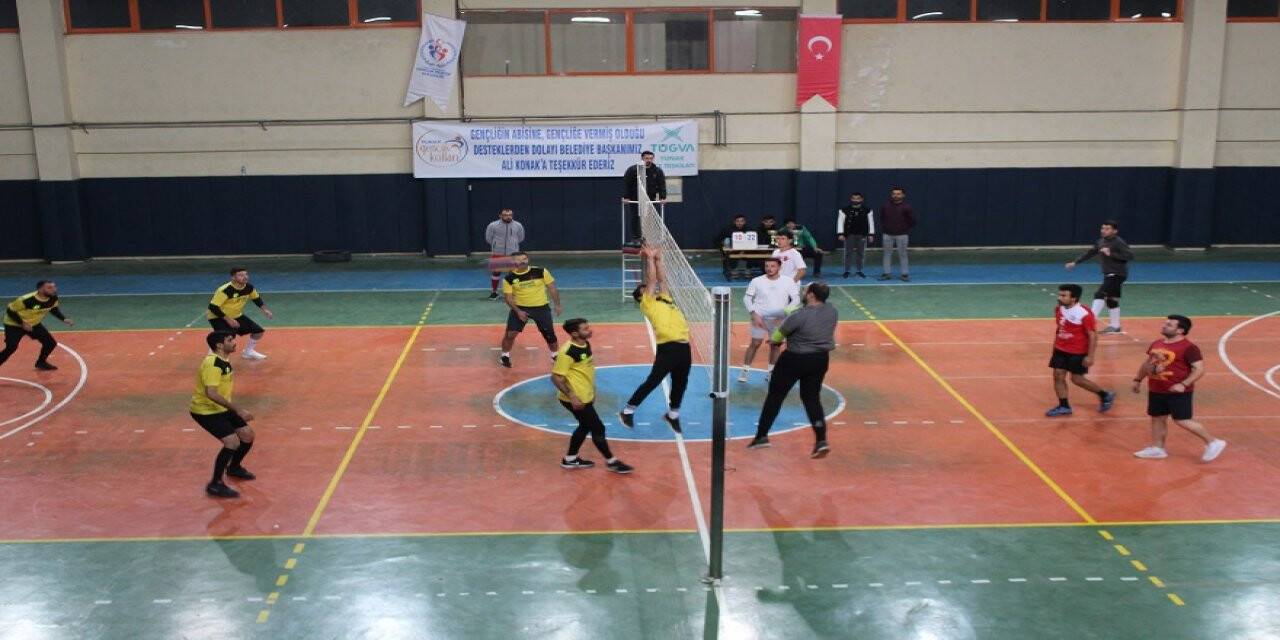 Yunak'ta düzenlenen voleybol turnuvası sona erdi