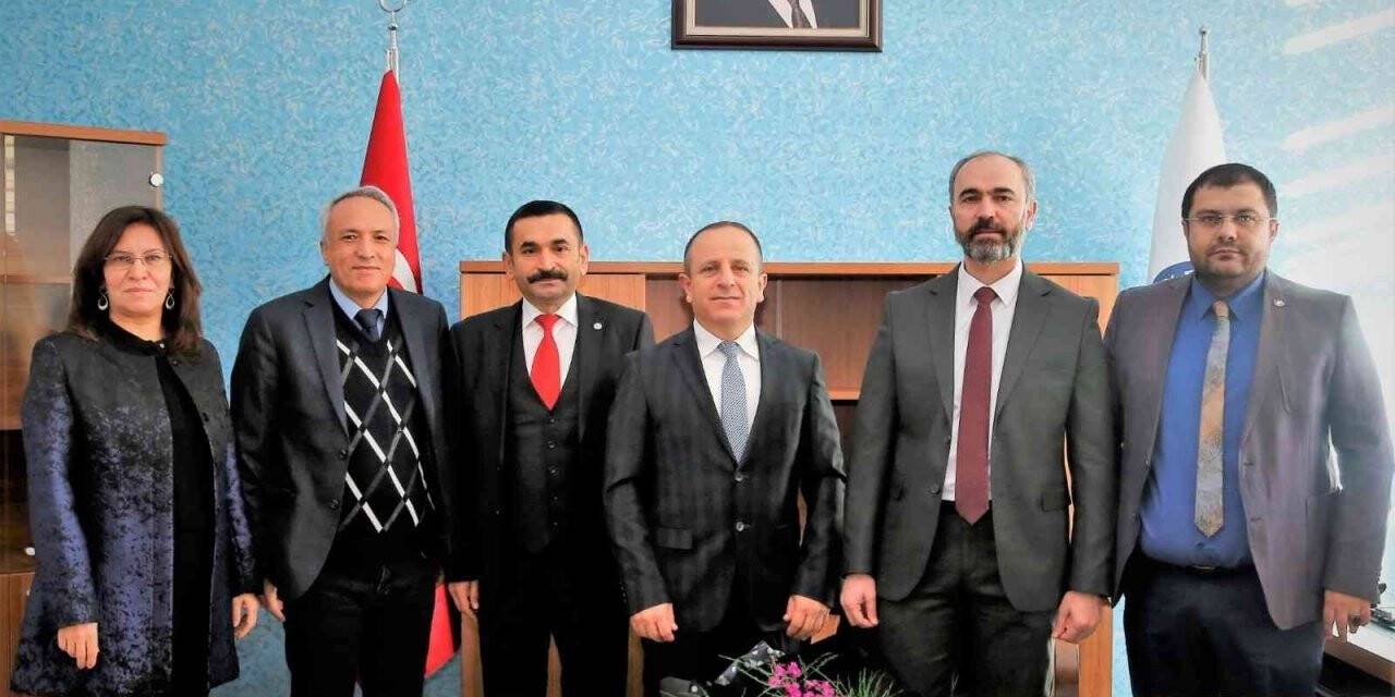 Sanat ve Tasarım Fakültesi Dekanlığında devir teslim töreni gerçekleşti