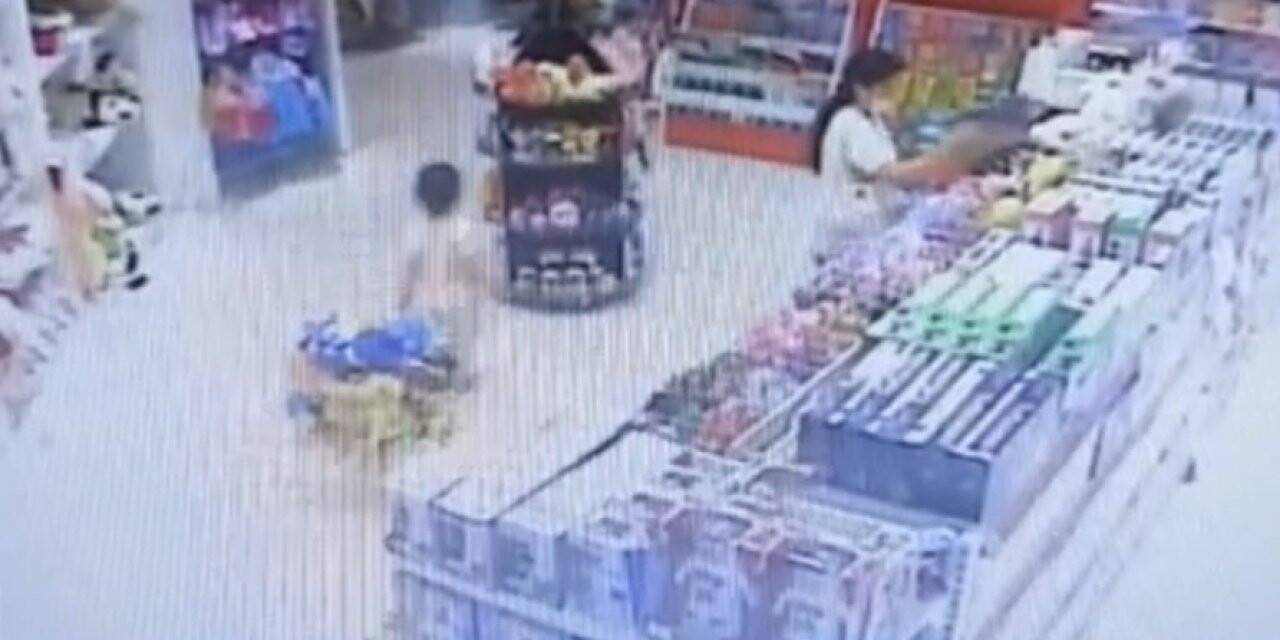İstanbul’da oyuncak hırsızı kadın kamerada: Aynı mağazaya gelince yakalandı