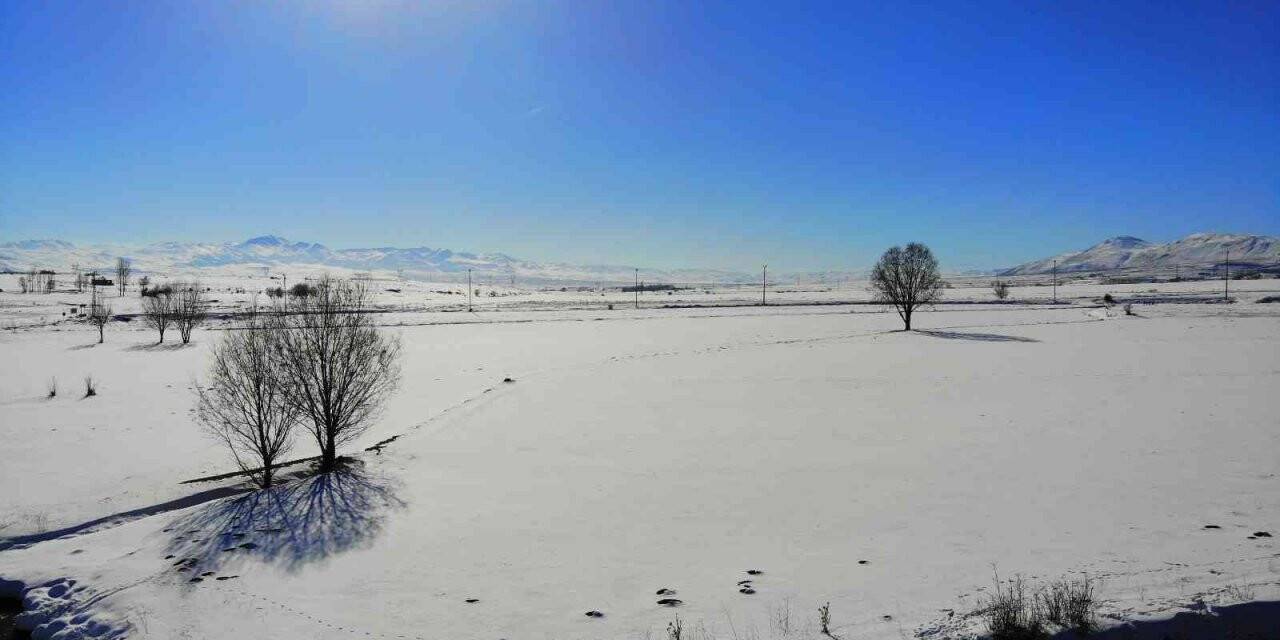 Kar ve buzun birleştiği beyaz kentte görsel şölen