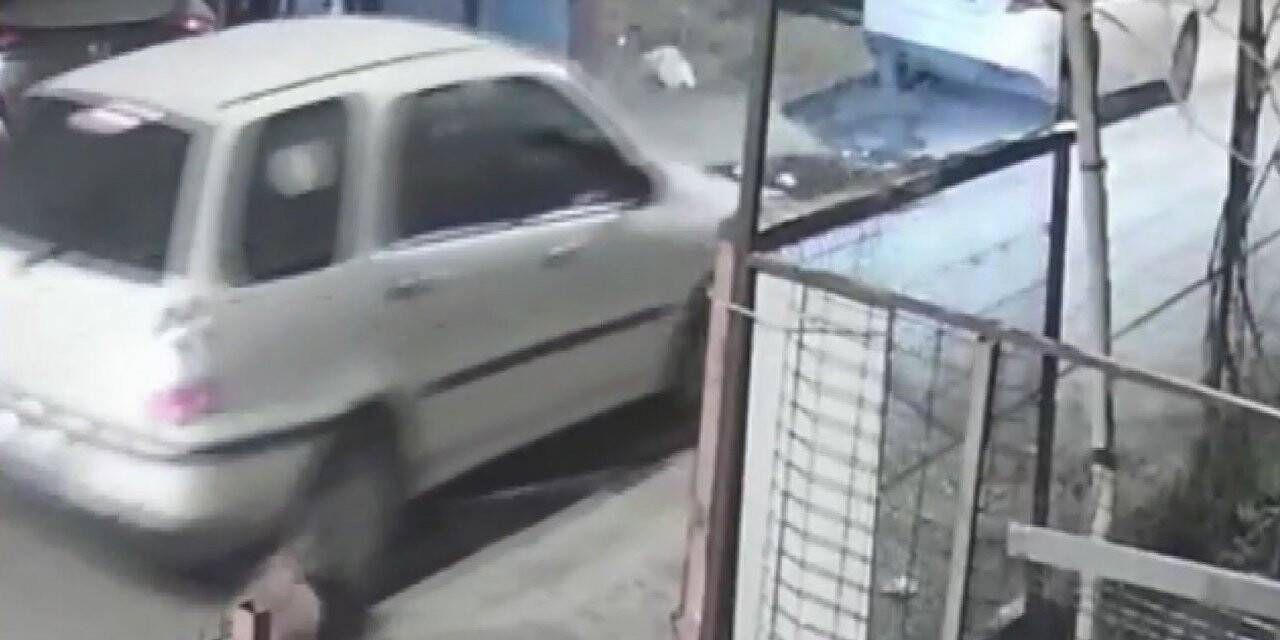 Köpeği ezdi, arkasına bile bakmadan gitti