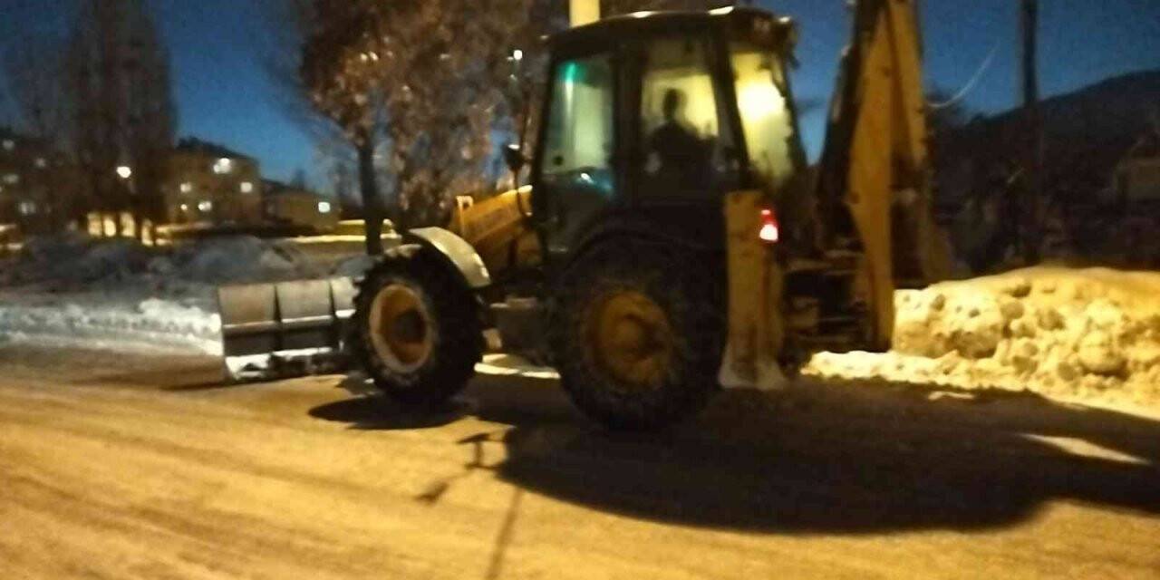 Muradiye’de karla mücadele çalışması
