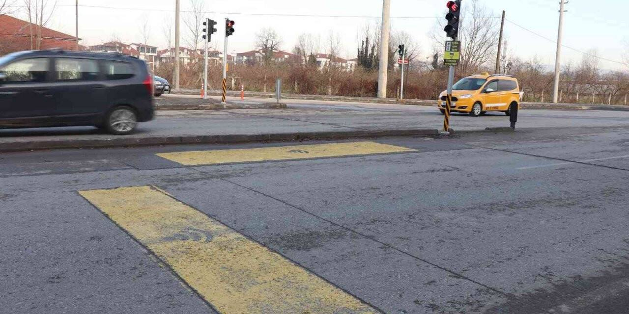 Trafik keşmekeşi akıllı kavşaklarla önlenecek