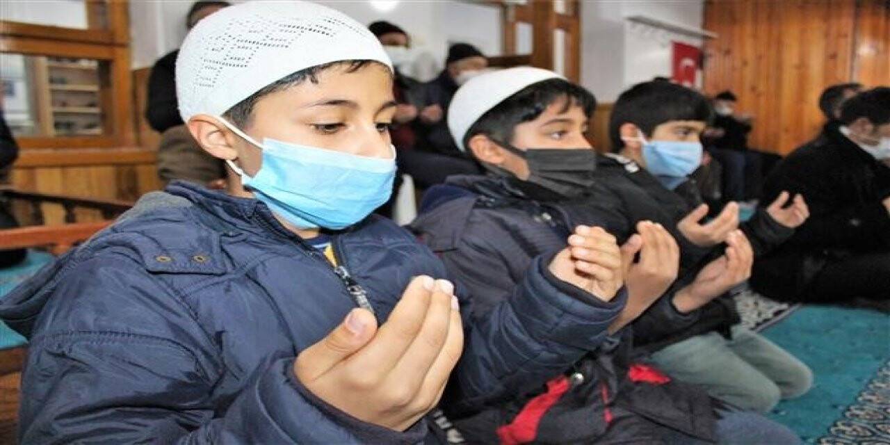 Sabah namazı buluşmasına çocuklardan yoğun ilgi