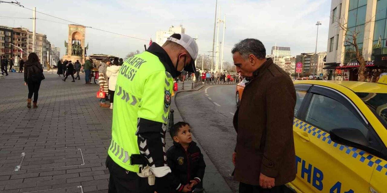 Taksim’de kaybolan çocuğa polis sahip çıktı