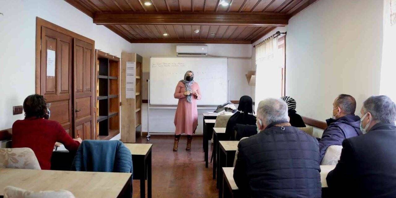 Değirmen Millet Kıraathanesi’nde yeni yılın ilk ders zili çaldı