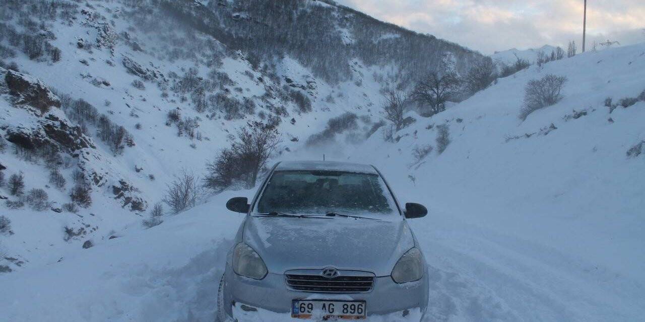 Bayburt’ta kar, tipide araçlarıyla mahsur kalan vatandaşlar kurtarıldı