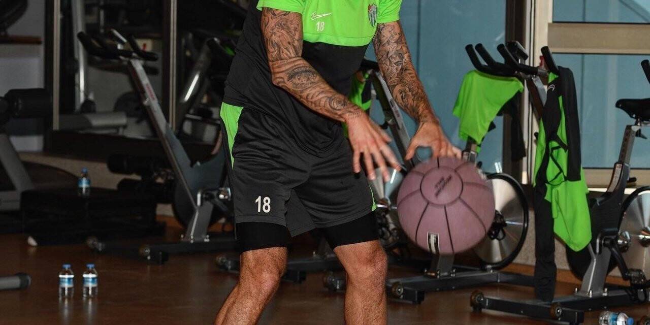 Bursaspor’da günün ilk antrenmanı kondisyon salonunda gerçekleşti